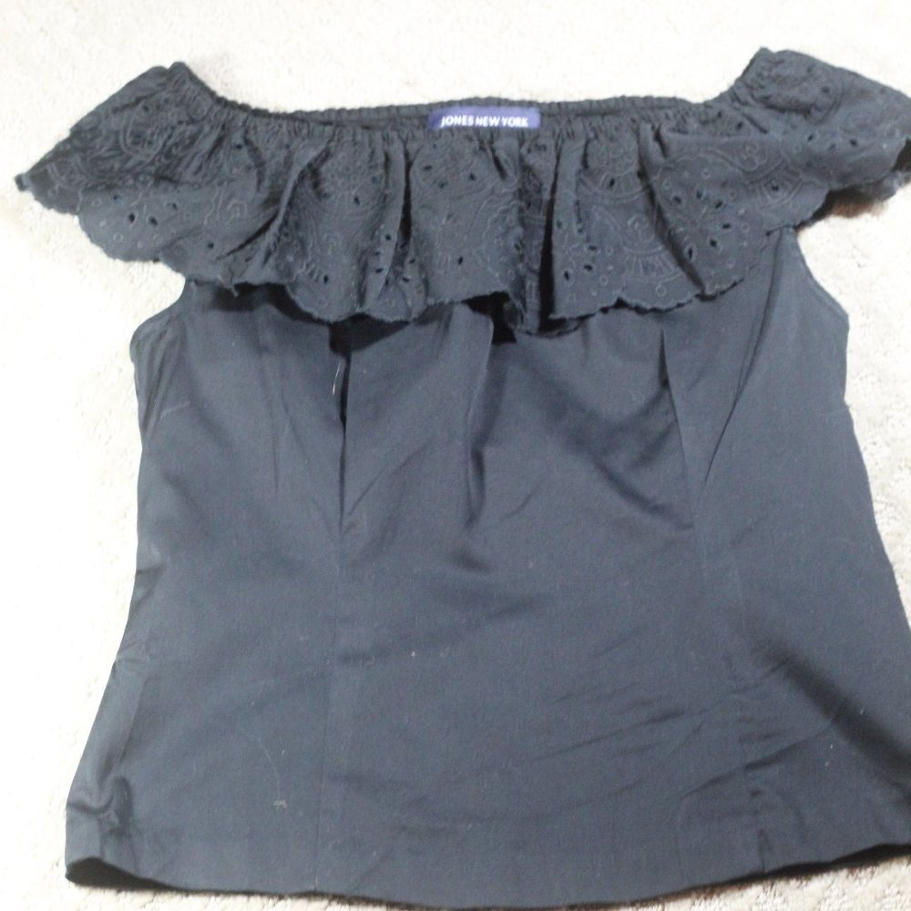 NWOT Jones New York Signature Size 2 Petite Black Top with Eyelet Ruffle Collar